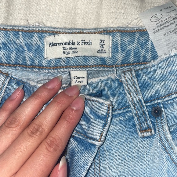 Abercrombie & fitch high rise mom jeans. - Picture 2 of 3